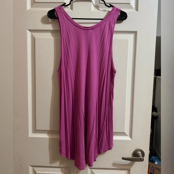 NWOT Old Navy Fuchsia Tank Top - Picture 2 of 4